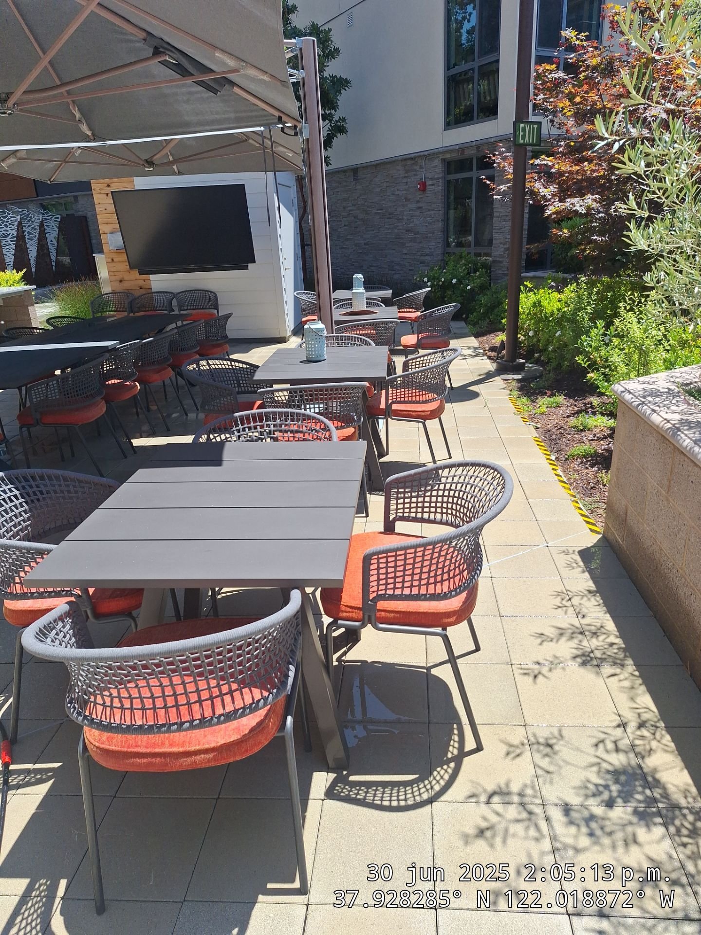 Commercial building exterior cleaning in Pleasant Hill